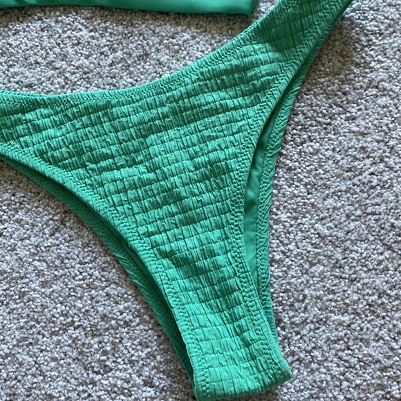 Green Bikini - Picture 3 of 7